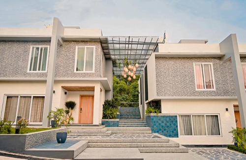 Guwahati Apartment | Premium room in a luxury villa
