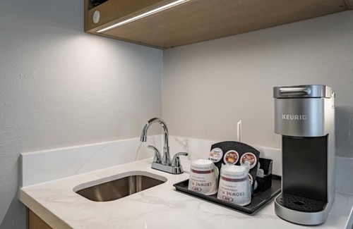 Lake Dot Apartment | Premium Room Near Scandalous Artistry Salon ORL