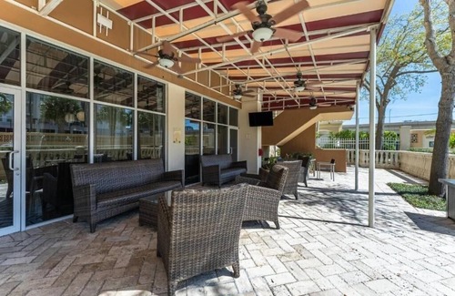 Lake Dot Apartment | Premium Room Near Scandalous Artistry Salon ORL