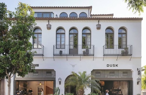 Santa Barbara Hotel | Premium Room with Private Balcony and Lounge! Downtown Location