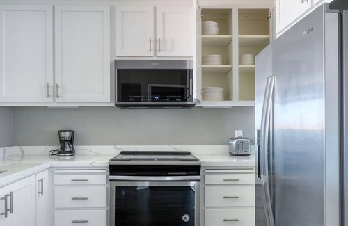 San Jose Apartment | Premium Santana Row 2BR Townhouse w/Pool, nr highways, by Blueground