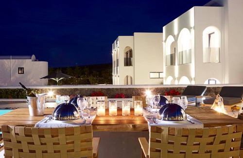 Exo Gialos Villa | Premium Santorini Villa | Villa Midas | 3 Bedrooms | Private Pool & Outdoor.