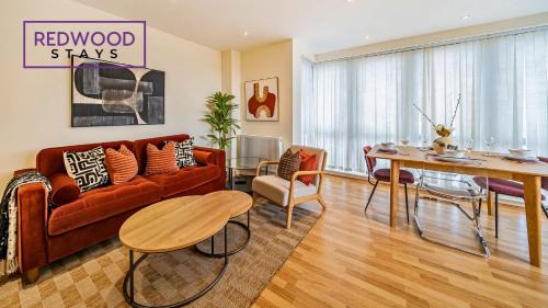 Basingstoke House | PREMIUM SERVICED APARTMENT IN BASINGSTOKE TOWN CENTRE WITH FREE PARKING, FREE WiFi AND NETFLIX, PERFECT FOR BUSINESS STAYS, FAMILIES, RELOCATIONS, EXTENDED STAYS, AND EMERGENCY ACCOMMODATION by REDWOOD STAYS