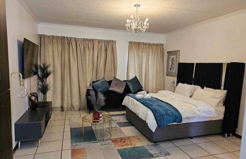 Lone Hill Apartment | Premium Studio Apartment In The Fabulous Lonehill/fourways, Sandton With WiFi