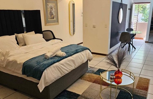 Lone Hill Apartment | Premium Studio Apartment In The Fabulous Lonehill/fourways, Sandton With WiFi