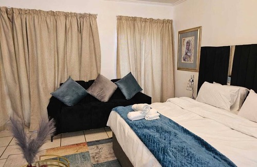 Lone Hill Apartment | Premium Studio Apartment In The Fabulous Lonehill/fourways, Sandton With WiFi