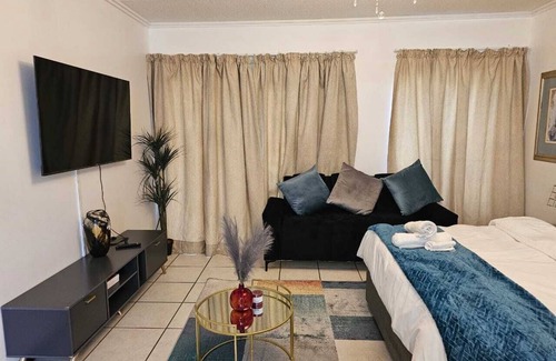 Lone Hill Apartment | Premium Studio Apartment In The Fabulous Lonehill/fourways, Sandton With WiFi