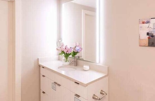 Downtown Jackson Apartment | Premium Studio Summar