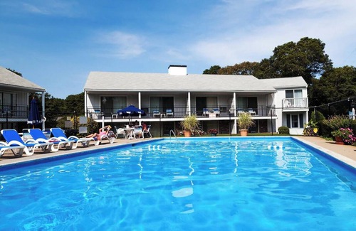 South Yarmouth House | Premium Suite 2 Queens at Blue Rock Resort, Outdoor Pool, Golf Course Nearby