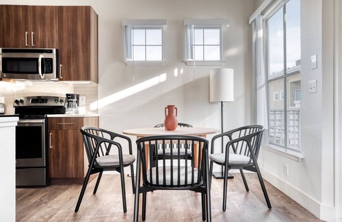 Sunnyvale Apartment | Premium Sunnyvale 1BR w/Gym, Sauna & W/D, nr 101 & 237, by Blueground