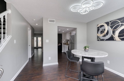 Peachtree Corners House | Premium Townhome w/2 King Beds & Luxury Bathrooms