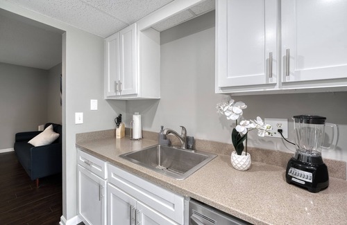 Peachtree Corners House | Premium Townhome w/2 King Beds & Luxury Bathrooms