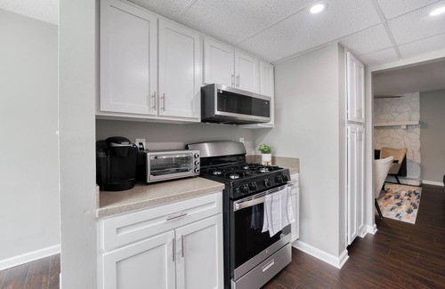 Peachtree Corners House | Premium Townhome w/2 King Beds & Luxury Bathrooms