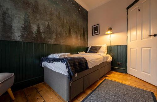 Grangetown House | Premium Townhouse - 7 bedrooms - up to 18 Guests