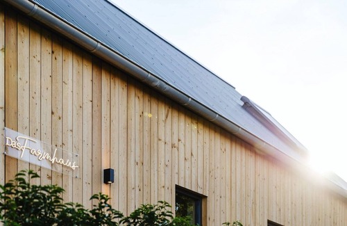 Lieg Villa | Premium Vacation Home - Das Farmhaus - Pool, Sauna, HotTub, Cinema, Garden