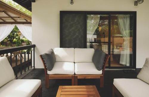 Hokuto Villa | Premium villa glamping log cabin with stars and bonfire