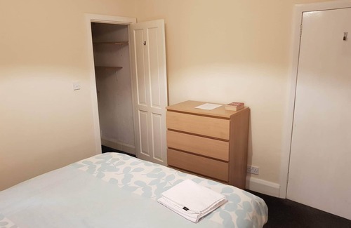 Prenton House | Prenton 1 Double Room near Liverpool