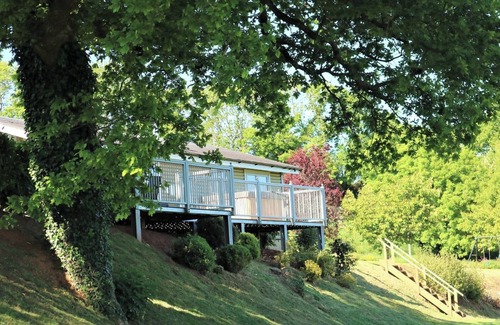 Tiverton Cottage | Prepare to be enchanted by the sheer beauty that wraps around Wattles.
