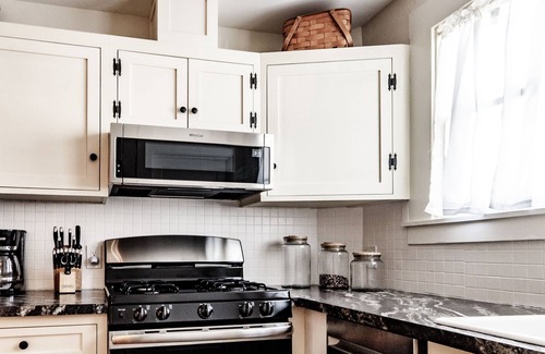 Nob Hill Cottage | Prescott Carriage House - Only 2 Blocks from the Courthouse Square
