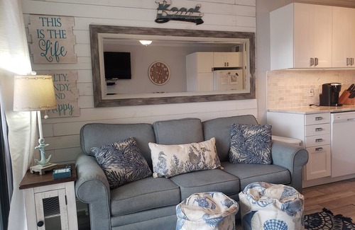 Folly Field Villa | Prescription for Beach Therapy? We can fill that! Steps from the Beach/Pool/Bar