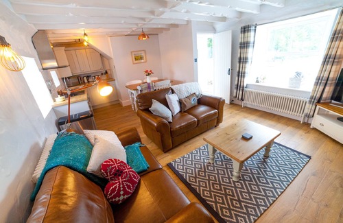Tenby Cottage | Preseli Cottage, Wynd Hill Hideaway - walk to coast path, beach and pub!