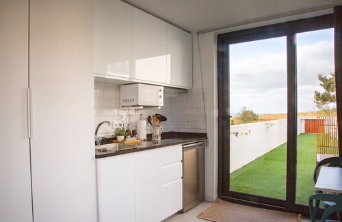 Ericeira Apartment | Presente Haven Studio: walk to Ribeira d'Ilhas, reserve and town of Ribamar