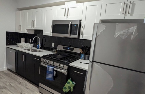 Southwest Edmonton House | President's Choice: Basement Guest Suite