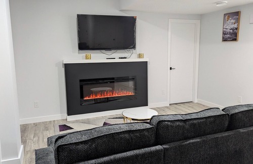 Southwest Edmonton House | President's Choice: Basement Guest Suite