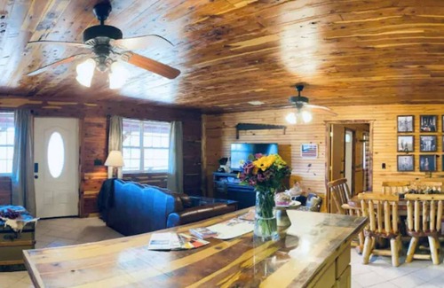 Eureka Springs Apartment | Presidential Barndominium at the Stable at Bear Mountain
