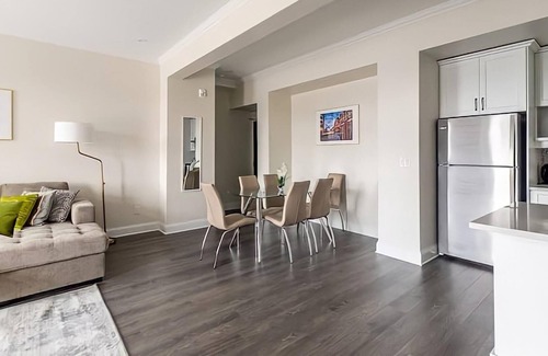 Smiths Falls Apartment | Presidential Suite