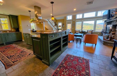 Bethlehem House | Presidential View Ski-in Ski-out Townhome with Amazing Views