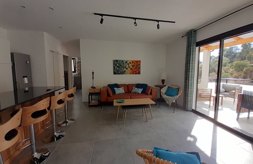 Tiuccia Apartment | PRESS PAUSE Swimming pool, sea view and beach on foot