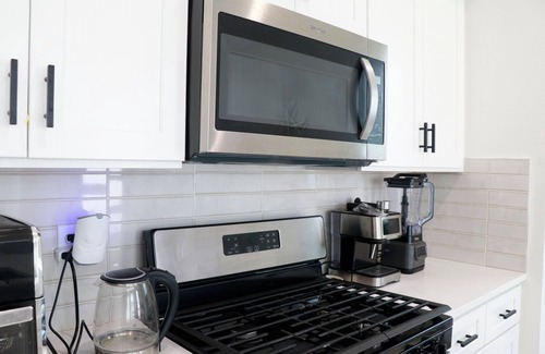 Northside House | Prestige 2BR/3BA Home Two Levels Work-Ready & Family-Friendly
