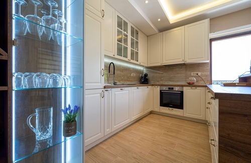 Seoca Apartment | Prestige 3Bdr Apartment w/Pool and Scenic Views