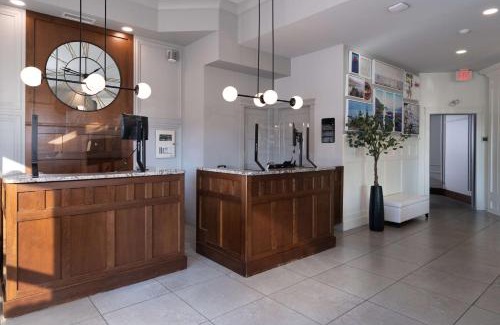 Downtown Kelowna Hotel | Prestige Beach House, WorldHotels Crafted