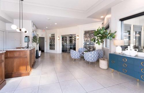 Downtown Kelowna Hotel | Prestige Beach House, WorldHotels Crafted