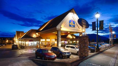 East Kootenay Hotel | Prestige Radium Hot Springs Resort, WorldHotels Crafted