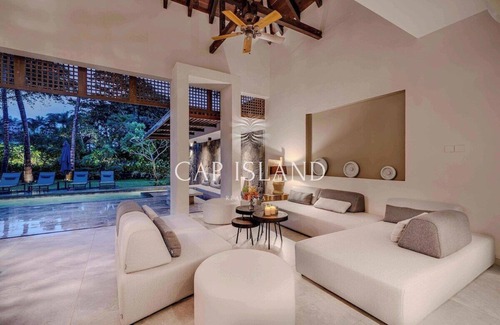 Grand River South East House | Prestigious 4-bedroom en-suite villa on the Golf d'Anahita