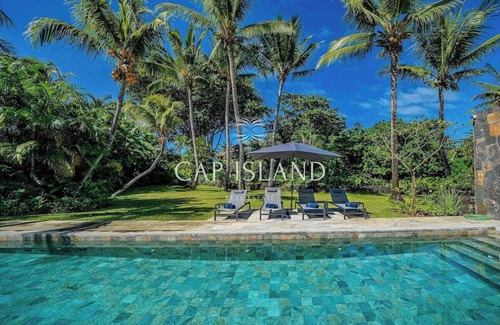 Grand River South East House | Prestigious 4-bedroom en-suite villa on the Golf d'Anahita