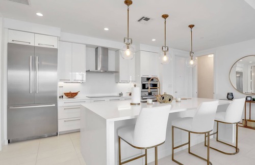 Redevelopment Area Condo | Prestigious 1,700 sq ft, 2-bedroom condo in beautiful Downtown Naples