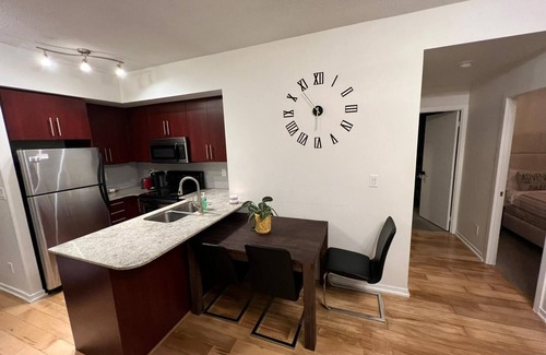 St. Lawrence Condo | Prestigious 2-Bdrm Condo - across from Scotiabank Arena