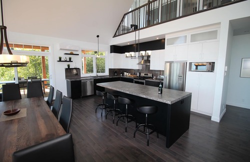 Saint-Joseph-de-la-Rive House | Prestigious 5 Bedroom Vacation Home Offering Stunning Views of St-Lawrence River