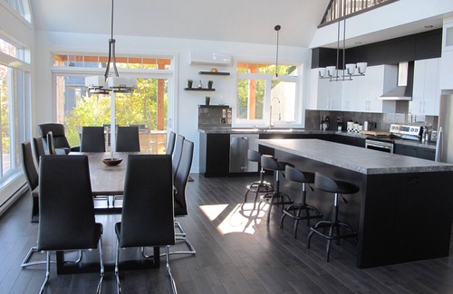 Saint-Joseph-de-la-Rive House | Prestigious 5 Bedroom Vacation Home Offering Stunning Views of St-Lawrence River
