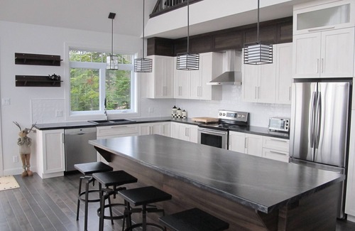 Saint-Joseph-de-la-Rive House | Prestigious 5 Bedroom Vacation Home Offering Stunning Views Of St-Lawrence River