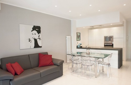 Old Town Apartment | Prestigious apartment, 20 m from the sea and Casino, Menton center