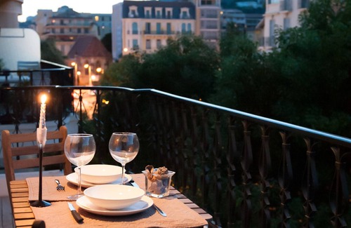 Old Town Apartment | Prestigious apartment, 20 m from the sea and Casino, Menton center