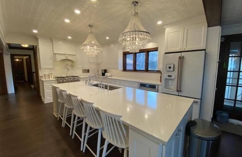 Johnsburg House | Prestigious Pistakee Bay Estatenn