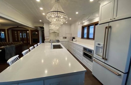 Johnsburg House | Prestigious Pistakee Bay Estatenn