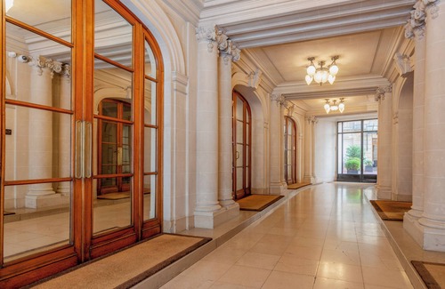Champs-Elysees Apartment | Prestigious Triangle d'Or 2BR Champs-Élysée - Montaigne