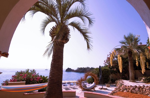 Espero-Pax Villa | Prestigious waterfront villa for 12 people, with private sea access